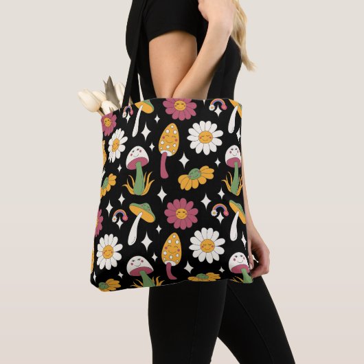 Black Mushroom, Rainbow and Daisises Pattern Tasche (Von Nahem)