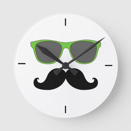 Black Mustache Green Sunglasses Wall Clock Runde Wanduhr (Vorderseite)