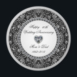 Black Onyx Style Diamond Wedding Jubiläum Magnet<br><div class="desc">Ein Digitalbcon-Bilddesign mit platinsilber- und schwarz-onyx-Stil mit einer Vielzahl von individuellen Bildern, Formen, Mustern, Stilen und Schriftart in diesem einzigartigen "Black Onyx Style Diamond Wedding Anniversary" Magnet. Dieses ansprechende und elegante Design wird durch eine individuell gestaltbare Textschrift ergänzt, die das perfekte Accessoire für Ihre Jubiläumsfeier darstellt und sich als Souvenir...</div>