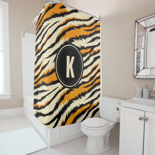 Black Orange Tiger Stripes Pattern Monogram Duschvorhang (Beispiel)