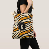 Black Orange Tiger Stripes Pattern Monogram Tasche (Von Nahem)