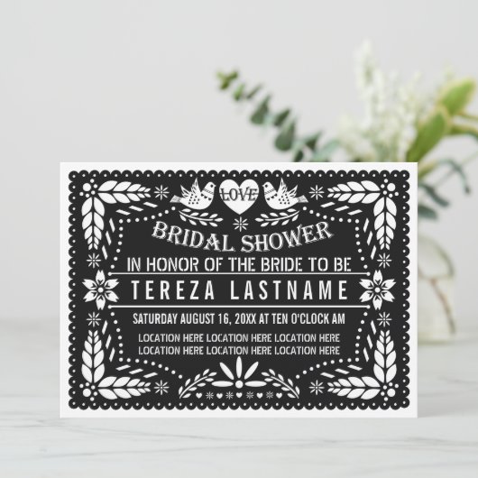 Black Papel Picado Liebe Hochzeit Brautparty Einladung (Stehend Vorderseite)