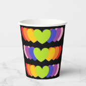 Black Party Drink Cups mit Rainbow Hearts Pappbecher (Vorderseite)