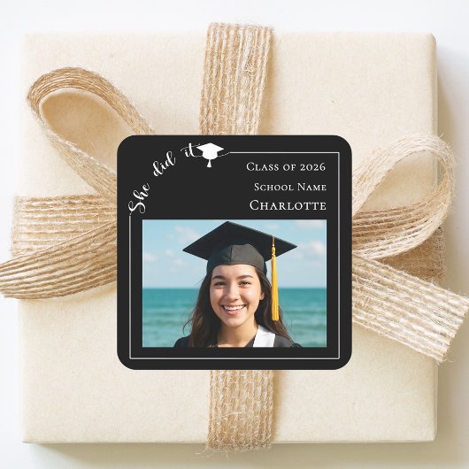 Black photo modern She Did it Graduation Party Quadratischer Aufkleber