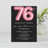 Black Pink Balloon Glam Glitzer 76. Geburtstag Einladung (Stehend Vorderseite)
