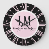 Black & Pink Bow Monogram Große Wanduhr (Vorderseite)
