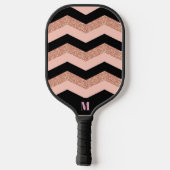 Black Pink Glitzer Zigzag Muster Modernes Monogram Pickleball Schläger (Rückseite)