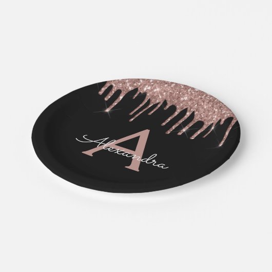Black Pink Rose Gold Glitzer Monogram Birthday Pappteller (Schrägansicht)