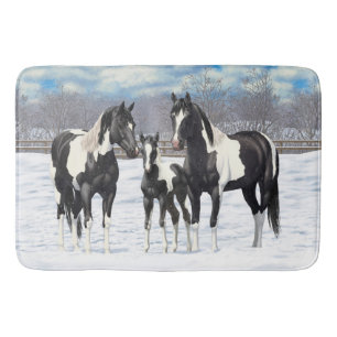 Black Pinto Quarter Pferde Paint Pferde im Schnee Badematte