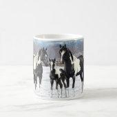 Black Pinto Quarter Pferde Paint Pferde im Schnee Kaffeetasse (Mittel)