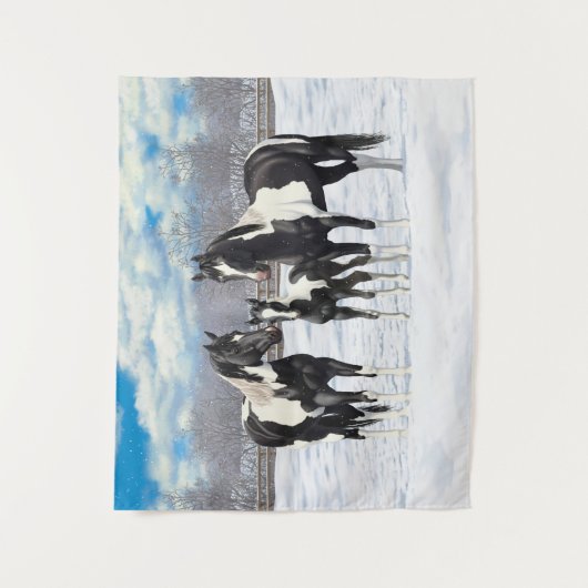 Black Pinto Quarter Pferde Paint Pferde im Schnee Wandteppich (Vorderseite)