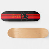 Black Polo Pony and Rider, roter Farbeffekt Skateboard (Horizontal)