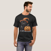 Black Pug with Witch Hat and Pumpkin Halloween Pug T-Shirt (Vorne ganz)