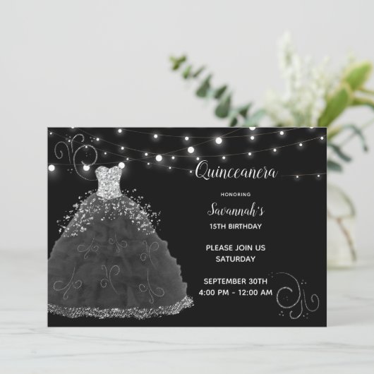 Black Quinceanera Abend Going String Lights Einladung (Stehend Vorderseite)