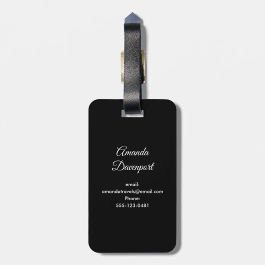 Black Raven on a Branch Illustration Gepäckanhänger (Rückseite vertikal)