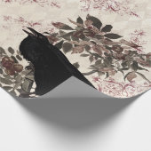 Black Raven on Branch Burgundy Damask Geschenkpapier (Ecke)