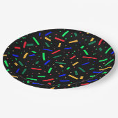 Black Red Blue Green Sprinklen Pappteller (Schrägansicht)