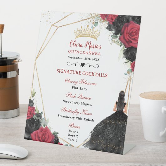 Black Red Floral Gold Quinceñera Cocktails Menü Sockelschild (In Situ)