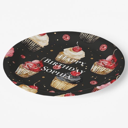 Black Red Gold Glam Cupcakes Birthday Pappteller (Schrägansicht)