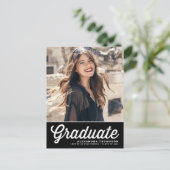 Black Retro Script Class of 2025 Foto Abschluss Ankündigungspostkarte (Stehend Vorderseite)