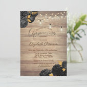 Black Roses,String Lights,Wood Texture Quinceañera Einladung (Stehend Vorderseite)