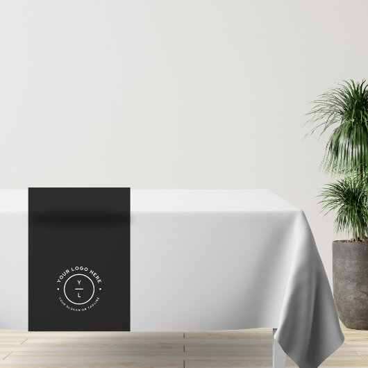 Black Runner Event Show mit Logo der Firma Classy Tischdecke