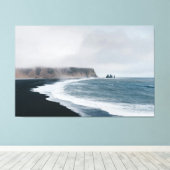 Black Sand Coast – Misty Ocean Drama Leinwanddruck (Insitu (Holzboden))
