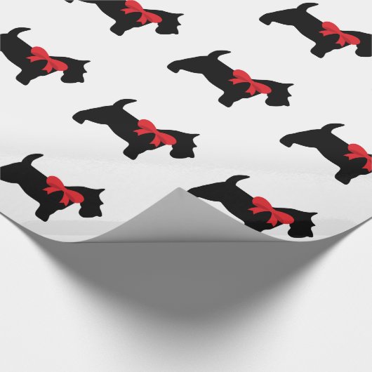 Black Scottie mit Red Bow Wrapping Paper Geschenkpapier (Ecke)