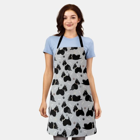 Black Scottish Terrier Paws and Bones Schürze (Getragen)