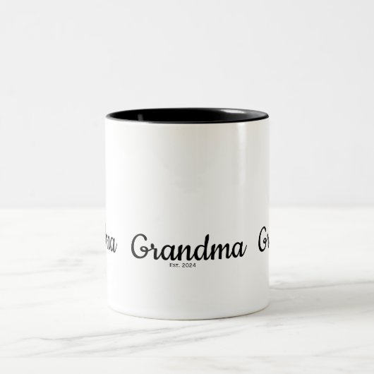 Black Script Established Grandma Zweifarbige Tasse (Mittel)