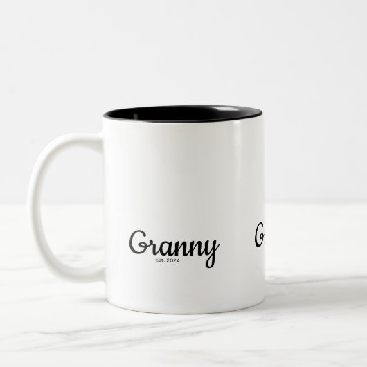 Black Script Established Grandma Zweifarbige Tasse (Links)