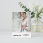 Black Script Modernes Graduate Foto Abschluss Ankündigungspostkarte (Stehend Vorderseite)