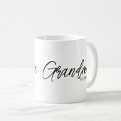 Black Script Typography Grandma Established Year Kaffeetasse (VorderseiteRechts)