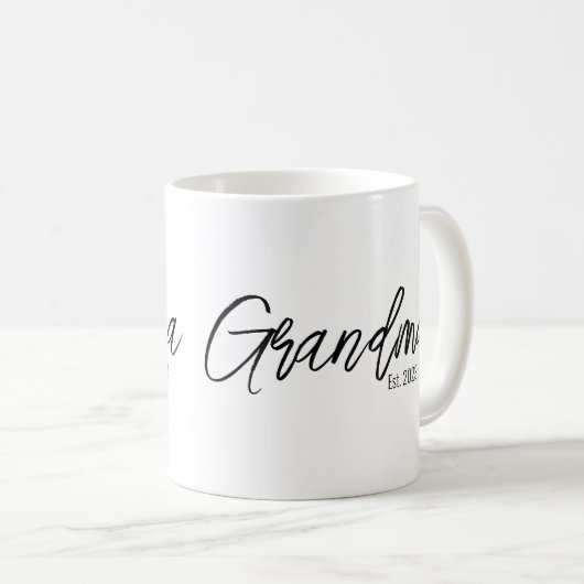 Black Script Typography Grandma Established Year Kaffeetasse (VorderseiteRechts)