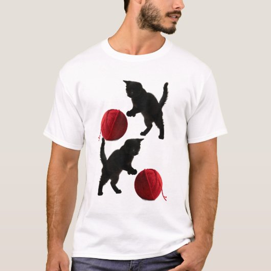 Black Silhouette Kitty, with red wool Ball T-Shirt (Vorderseite)