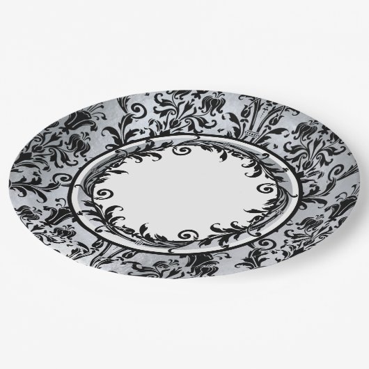 Black Silver Chic Damask Floral Wirbel personalisi Pappteller (Schrägansicht)