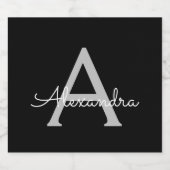 Black Silver Modern Script Girl Monogram Name Alkoholflaschenetikett (Einzelnes Label)