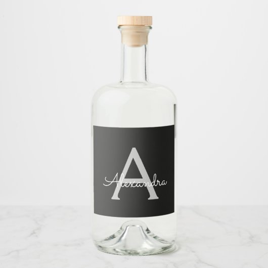 Black Silver Modern Script Girl Monogram Name Alkoholflaschenetikett (Vorderseite)