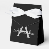 Black Silver Modern Script Girl Monogram Name Geschenkschachtel (Vorderseite)