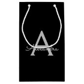 Black Silver Modern Script Girl Monogram Name Kleine Geschenktüte (Rückseite)