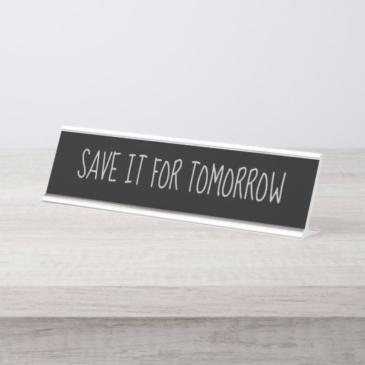 Black Silver 'Rett it for Tomorrow' Funny Puff Schreibtischnamensplakette (Vorderseite )