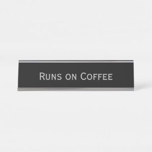 Black Silver 'Runs on Coffee' Funny Puff Schreibtischnamensplakette