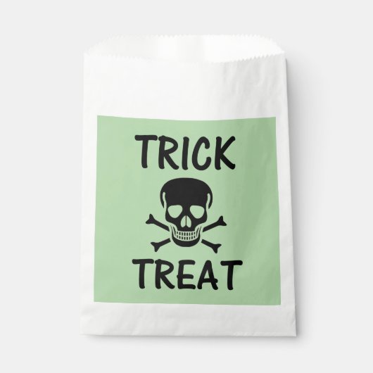 Black Skull Trick or Treat green white favor bags Geschenktütchen (Vorderseite)