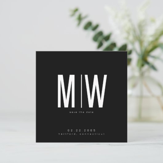 Black Sleek Square Monogram Wedding Save the Date (Stehend Vorderseite)