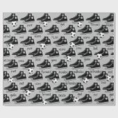 Black Sneakers mit Fußball Ball Geschenkpapier (Flach)
