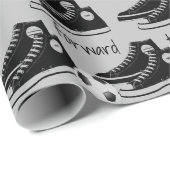 Black Sneakers mit Fußball Ball Geschenkpapier (Rolleneckpunkt)