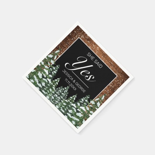 Black Snowy Wood & Forest Pine Sie sagte ja Serviette (Ecke)