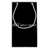 Black solid add name text message throw pillo kleine geschenktüte (Rückseite)