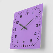 Black Square Number Faceplate auf Lavender Lila Quadratische Wanduhr (Winkel)