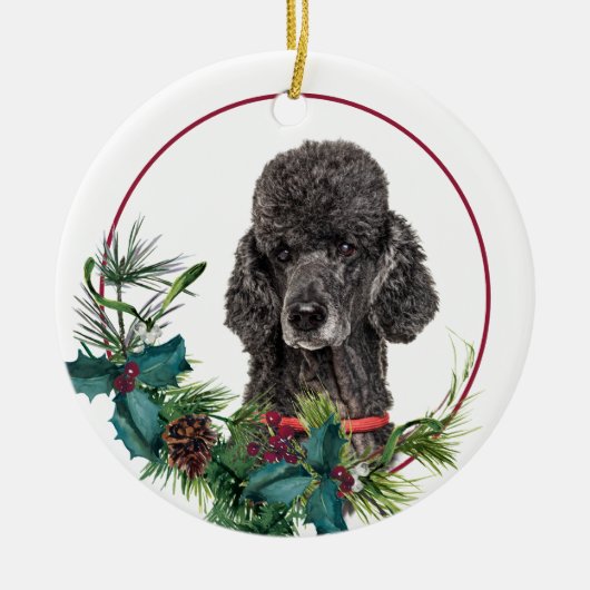 Black Standard Poodle Dog Evergreen Berry Wreath Keramik Ornament (Vorne)